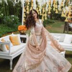 Sana Javed Instagram - 🌸 #Shadmani- @qalamkarofficial1 @yash645 @theshoaibkhan.official @noman.syed @hashimali90 @shayank.sherwani #QalamKar #Shadmanicollection #QalamkarOfficial #WeddingFormals www.qalamkar.com.pk