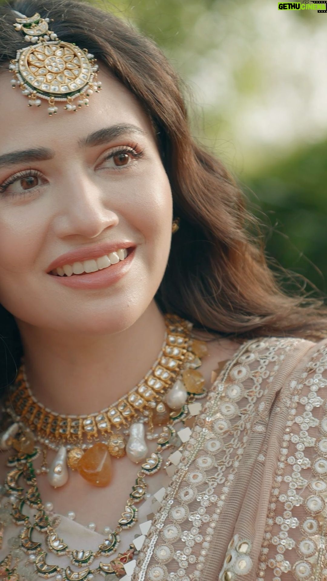 Sana Javed Instagram - With all our heart to you all! ♥️ @theshoaibkhan.official @noman.syed @ashrafbilal @hashimali90 @yash645 @danha.s @awaisgohar Roshe by @zebbangash 💗 #QalamKar #Shadmanicollection #QalamkarOfficial #WeddingFormals www.qalamkar.com.pk