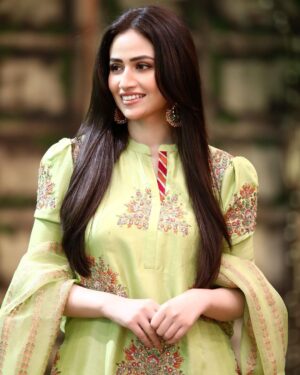 Sana Javed Instagram - 🍃
@khojiiii 
@hussainrehar.official 
@kohar_jewel 
@nabila_salon 
@omarsaeedofficial