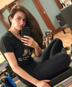 Sana Javed Instagram - 🏋️‍♀️