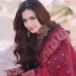 Sana Javed Instagram - 🌹 @jazminonline @talhahahahahaha_ @styledbyhafsa @hairbyawais @zeeshu_mua