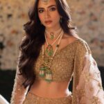 Sana Javed Instagram - ✨ @khojiiii @nabila_salon @hairbyawais @zeeshu_mua @azeemsaniofficial