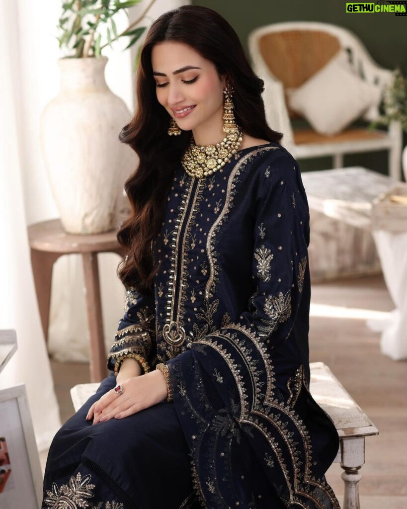 Sana Javed Instagram - “Ishq Attish” Raw silk collection by @mohagniofficial available now. Stay tuned for more at www.mohagni.com Makeup artist @theshoaibkhan.official Styling - Zainab Naqvi @imzainabnaqvi110 Photographer @deeveesofficial #mohagni #weddingformals #rawsilk #festiveformals #formals