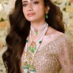 Sana Javed Instagram - 🌹 @khojiiii @hairbyawais @zeeshu_mua @nabila_salon @truetonefilms
