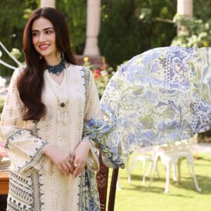Sana Javed Instagram - Checkout the latest wardrobe by @elaf.premium - ELAF Festive Chikankari 2023. Photographer: @deeveesofficial Videographer: @muzammilgarewal Mua: @sunil_mua Stylist: @mamoontariq Art Director: @ahmadshahart Creative Director: @muneebakraam Co-ordination: @amnaaaiqbal Celebrity Management: @onetake.productionss #elafpremium #festive #chikankari #luxury #lawn #sanajaved