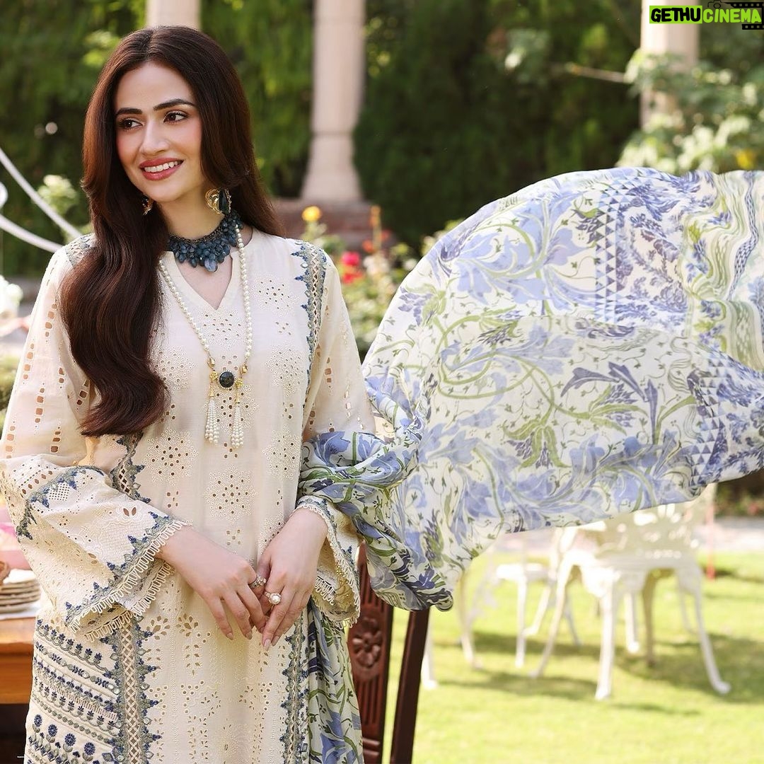 Sana Javed Instagram - Checkout the latest wardrobe by @elaf.premium - ELAF Festive Chikankari 2023. Photographer: @deeveesofficial Videographer: @muzammilgarewal Mua: @sunil_mua Stylist: @mamoontariq Art Director: @ahmadshahart Creative Director: @muneebakraam Co-ordination: @amnaaaiqbal Celebrity Management: @onetake.productionss #elafpremium #festive #chikankari #luxury #lawn #sanajaved