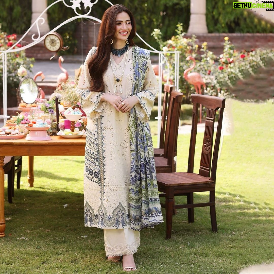 Sana Javed Instagram - Checkout the latest wardrobe by @elaf.premium - ELAF Festive Chikankari 2023. Photographer: @deeveesofficial Videographer: @muzammilgarewal Mua: @sunil_mua Stylist: @mamoontariq Art Director: @ahmadshahart Creative Director: @muneebakraam Co-ordination: @amnaaaiqbal Celebrity Management: @onetake.productionss #elafpremium #festive #chikankari #luxury #lawn #sanajaved