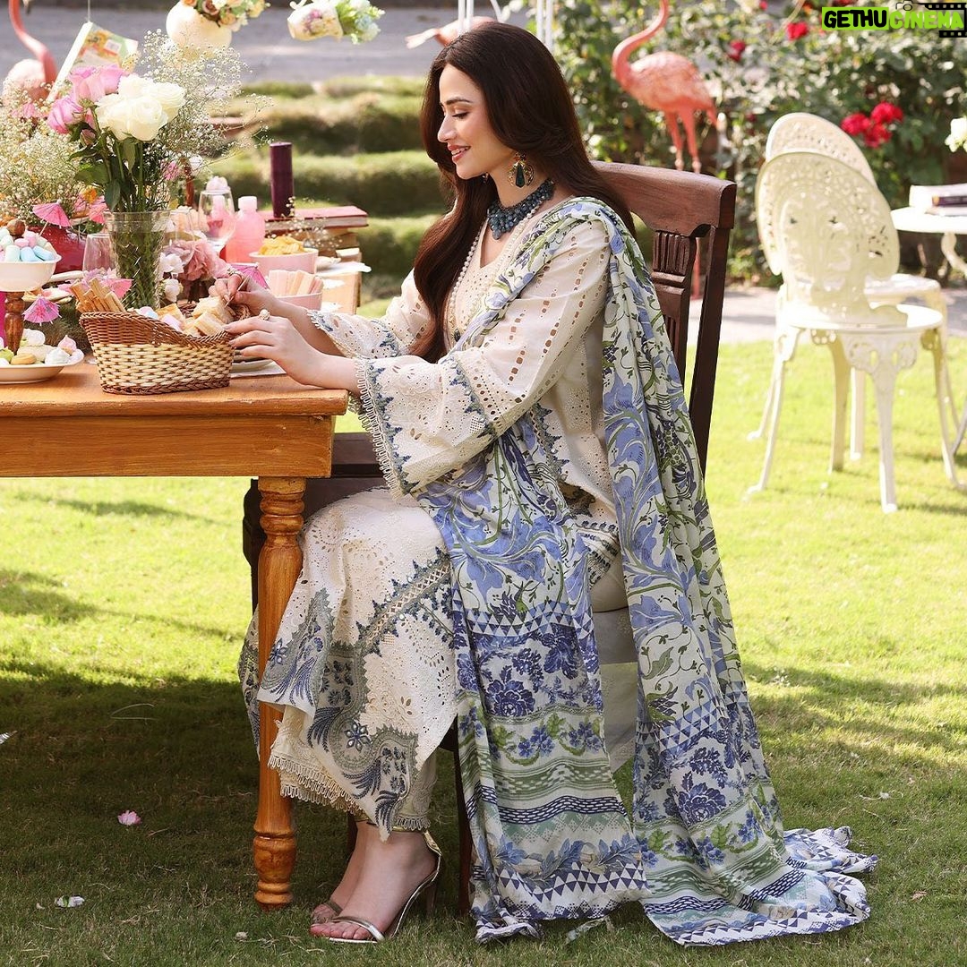 Sana Javed Instagram - Checkout the latest wardrobe by @elaf.premium - ELAF Festive Chikankari 2023. Photographer: @deeveesofficial Videographer: @muzammilgarewal Mua: @sunil_mua Stylist: @mamoontariq Art Director: @ahmadshahart Creative Director: @muneebakraam Co-ordination: @amnaaaiqbal Celebrity Management: @onetake.productionss #elafpremium #festive #chikankari #luxury #lawn #sanajaved