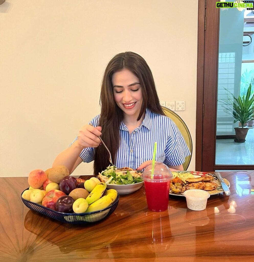Sana Javed Instagram - FITNESS TALK💪🏻 Let's change how we look at diets with the help of certified dietitian & personal trainer (@diet_planner__) who caters all your preferences so efficiently❤ I have recently started my fitness Journey with @diet_planner__ (Maham naveed) since I have heard a lot about her and trust me she has the most amazing range of recipes that will never make a person get bored on diet.🍉🍩🍡 If you are looking to get your customised diet program then definitely checkout @diet_planner__ !! She is really humble and best at what she does.💜 PR @windmilepr #dietplanner #mahamnaveed #dietitian #Healthyeating #woman #Fitness #Lifestyle