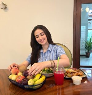 Sana Javed Instagram - FITNESS TALK💪🏻
Let's change how we look at diets with the help of certified dietitian & personal trainer (@diet_planner__) who caters all your preferences so efficiently❤️

I have recently started my fitness Journey with @diet_planner__ (Maham naveed) since I have heard a lot about her and trust me she has the most amazing range of recipes that will never make a person get bored on diet.🍉🍩🍡

If you are looking to get your customised diet program then definitely checkout @diet_planner__ !!
She is really humble and best at what she does.💜

PR @windmilepr

#dietplanner  #mahamnaveed #dietitian #Healthyeating #woman #Fitness #Lifestyle