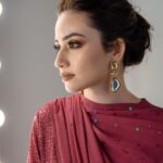 Sana Javed Instagram - 🐙 Styled by @khojiiii 👗: @elanofficial Hair and makeup: @nabila_salon @hairbyawais @umarraza_official @nirmal_wadherofficial