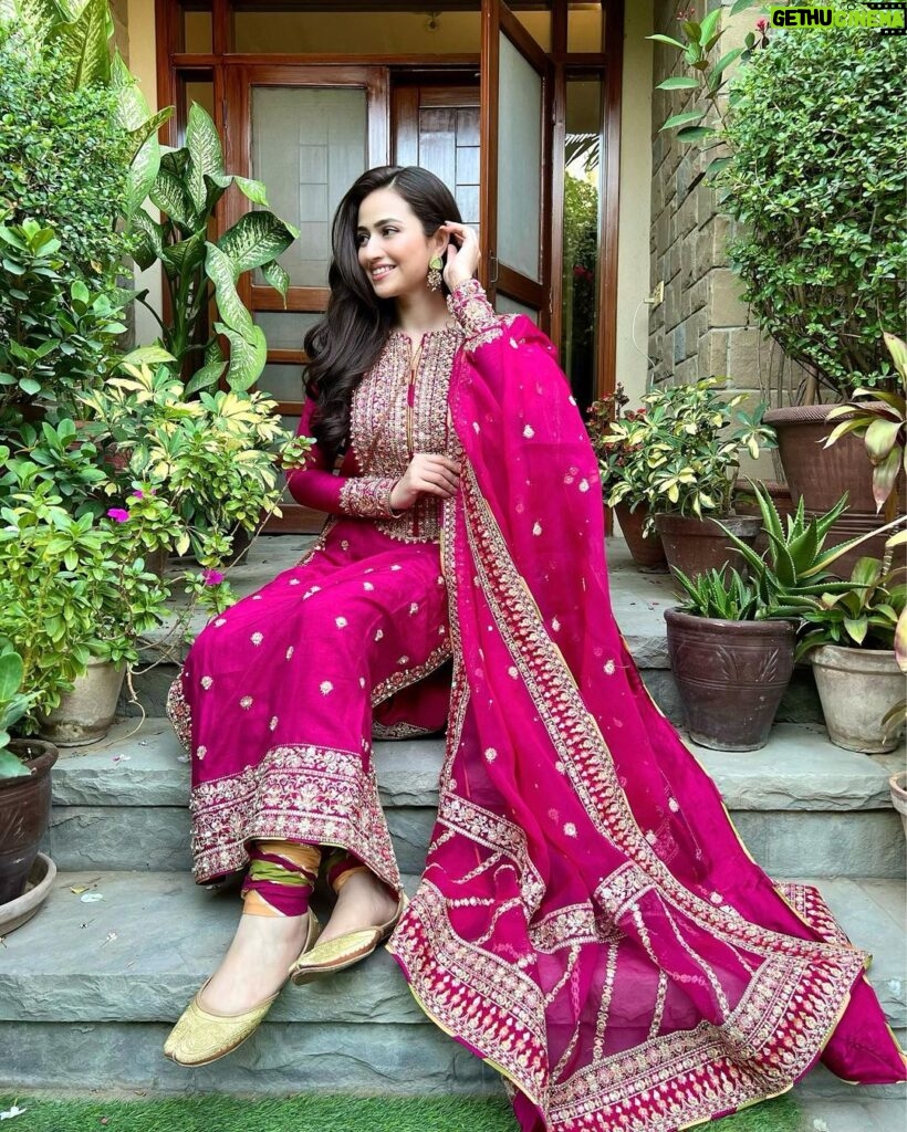Sana Javed Instagram - Love wearing this gorgeous outfit from @kanwalmalik.official ❤ #kanwalmalik#kanwalmalikofficial