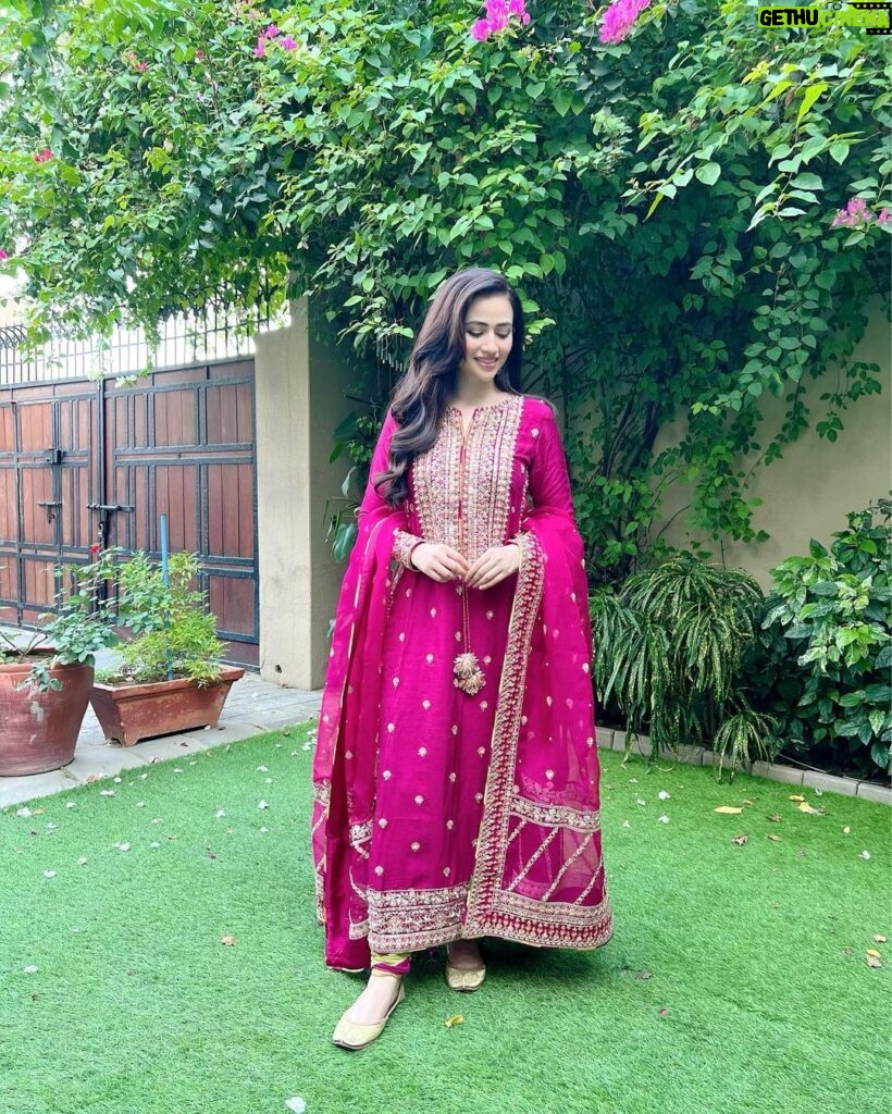 Sana Javed Instagram - Love wearing this gorgeous outfit from @kanwalmalik.official ❤ #kanwalmalik#kanwalmalikofficial
