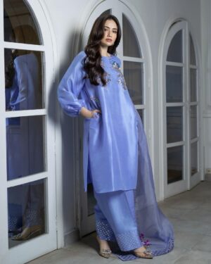 Sana Javed Instagram - 🍇

@khojiiii 
@museluxe 
@official.verve 
@nabila_salon