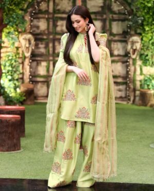 Sana Javed Instagram - 🍃
@khojiiii 
@hussainrehar.official 
@kohar_jewel 
@nabila_salon 
@omarsaeedofficial