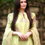 Sana Javed Instagram - 🍃 @khojiiii @hussainrehar.official @kohar_jewel @nabila_salon @omarsaeedofficial