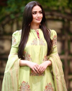 Sana Javed Instagram - 🍃
@khojiiii 
@hussainrehar.official 
@kohar_jewel 
@nabila_salon 
@omarsaeedofficial