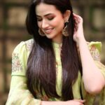 Sana Javed Instagram - 🍃 @khojiiii @hussainrehar.official @kohar_jewel @nabila_salon @omarsaeedofficial