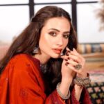 Sana Javed Instagram - Unveil the magic of Kashmir with ‘KASHMIRI TAANKA’ by Asim Jofa! 🏞️✨ Join me on a journey through the rich culture, exquisite fabrics, and intricate artistry of this collection. Immerse yourself in elegance. 😍 @asimjofa @iamasimjofa Hair and makeup : @iambabarzaheer Videographer: @okbfilms Photography : @shahbazshaziofficial Stylist : @ibrarhassanofficial #AsimJofa #IWearAsimJofa #KashmiriTaankaCollection #EmbroideredCollection #KashmiriTaanka #ShawlCollection #SanaJaved #Unstitched #WinterCollection #PrintCollection #Fashion #Trending