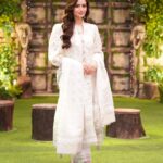 Sana Javed Instagram - 🕊️ @khojiiii @farahtalibaziz @nabila_salon @omarsaeedofficial @official.verve