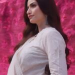 Sana Javed Instagram - 💗 @𝐣𝐚𝐳𝐦𝐢𝐧𝐨𝐧𝐥𝐢𝐧𝐞 𝐢𝐬 𝐚𝐥𝐥 𝐬𝐞𝐭 𝐟𝐨𝐫 𝐩𝐫𝐞-𝐛𝐨𝐨𝐤𝐢𝐧𝐠 𝐭𝐨𝐦𝐨𝐫𝐫𝐨𝐰 𝐚𝐭 𝟒:𝟎𝟎 𝐏𝐌 𝐏𝐒𝐓 Shahkaar Eid Festive Lawn SS’23 To pre-book tomorrow, visit their website www.jazmin.pk #jazminonline #jazminshahkaar #shahkaareidfestive #luxurylawn #embroidered