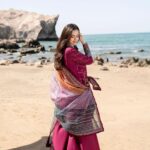 Sana Javed Instagram - 💕 @jazminonline is bringing the season's favorite ‘Shahkaar’ Eid Festive Lawn again. The prettiest & comfiest lawn range has the best quality & diversity to choose from Coming soon at www.jazmin.pk #jazminonline #jazminshahkaar #luxurylawn #embroidered @hairbyawais @zeeshu_mua @styledbyhafsa @shahyaan.k @onetake.productionss