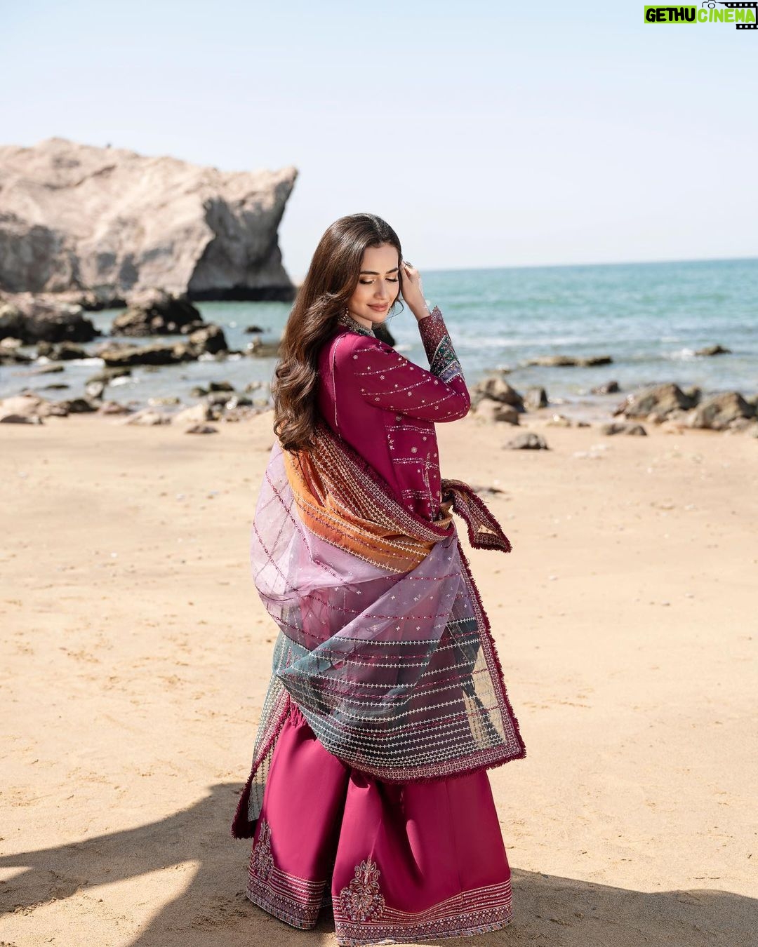 Sana Javed Instagram - 💕 @jazminonline is bringing the season's favorite ‘Shahkaar’ Eid Festive Lawn again. The prettiest & comfiest lawn range has the best quality & diversity to choose from Coming soon at www.jazmin.pk #jazminonline #jazminshahkaar #luxurylawn #embroidered @hairbyawais @zeeshu_mua @styledbyhafsa @shahyaan.k @onetake.productionss