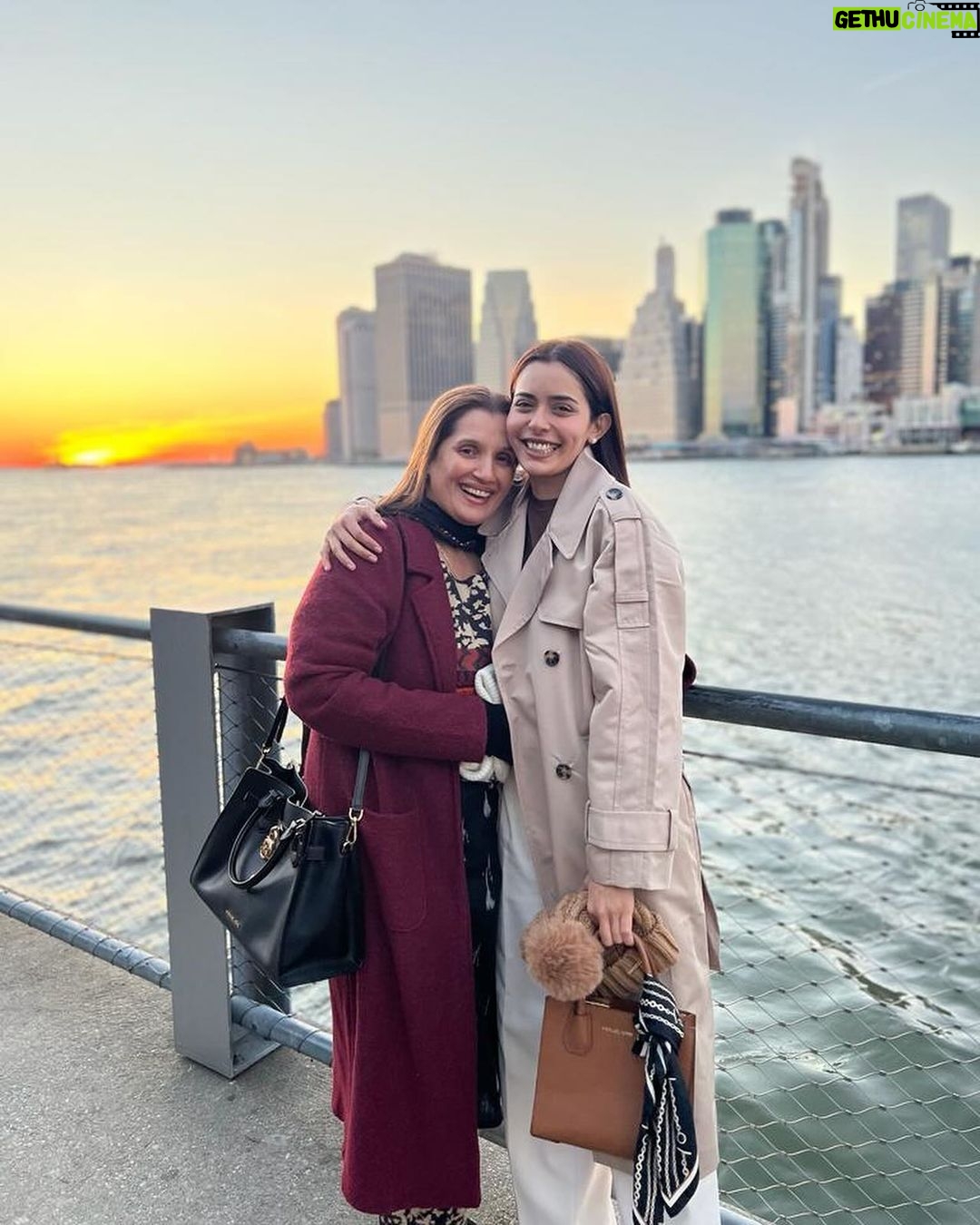 Sana Sayyad Instagram - To be young and in love in New York City ❤️ Manatthan - New York City