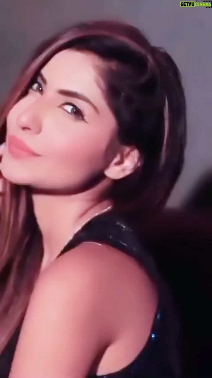 Sana Sultan Instagram - Party Season is on & so is the mood to groove🥰💃🏻vibing to this super groovy track by @gururandhawa , #dejavu
