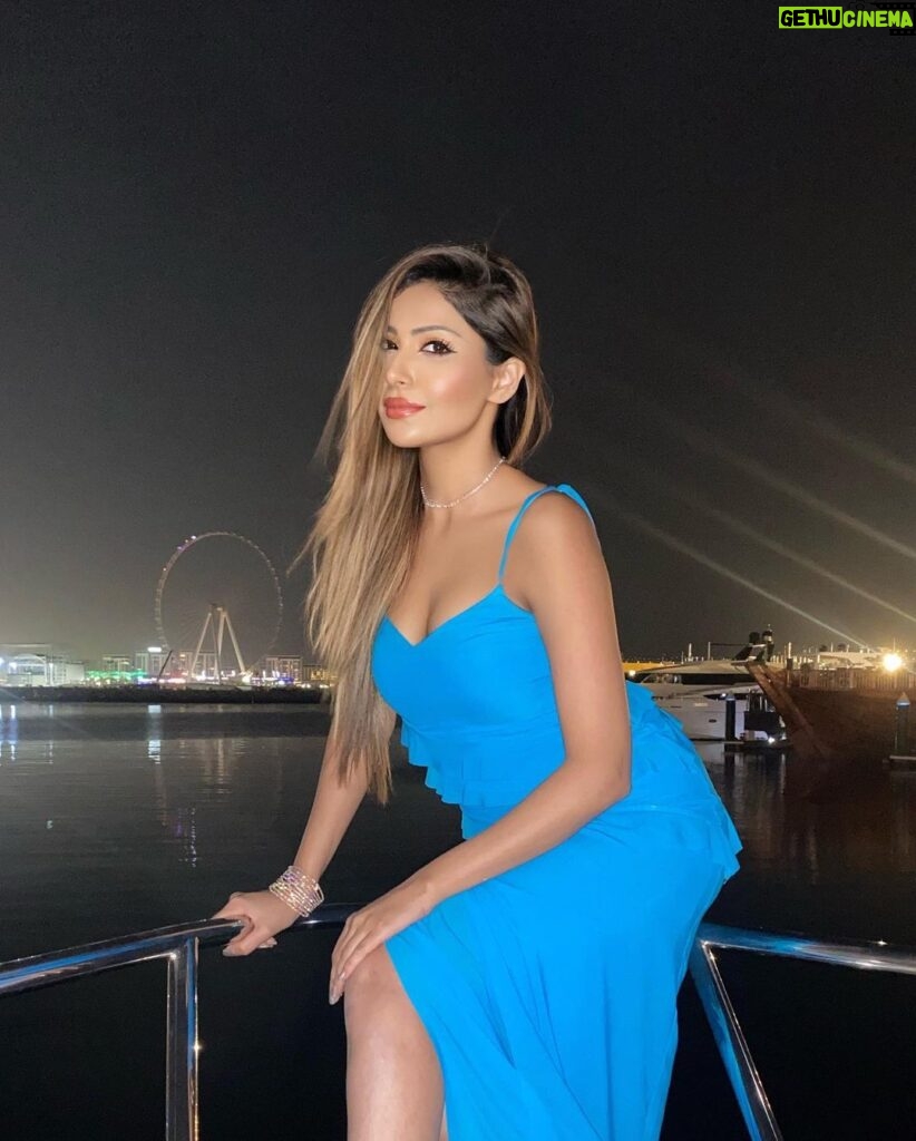 Sana Sultan Instagram - When work & fun goes hand in hand🤍✨ Loved being part of yesterday’s Event party at yatch… met some fab creators & Artists from other country as well… Dubai being that place that brings all the creators under one roof! ❤️ Special mention to @belal_afzal @usmanjazba for making it happen…😇 Dubai Creek Harbour