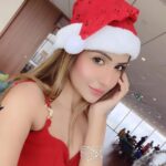Sana Sultan Instagram - Merry christmas Lovelies🥰🎅 They say if you really wanna witness best christmas, Australia is the best place for it.. extremely well decorated & lit up Christmas trees & streets…Indeed lucky enough to spend my Christmas eve here..🥰🎄 P.s : This Christmas i asked santa to come home with me… that vl b all ,as my gift😉 Have a great one u lovelies❤️✨🎄 Majestic Princess, Circular Quay, Sydney, Australia