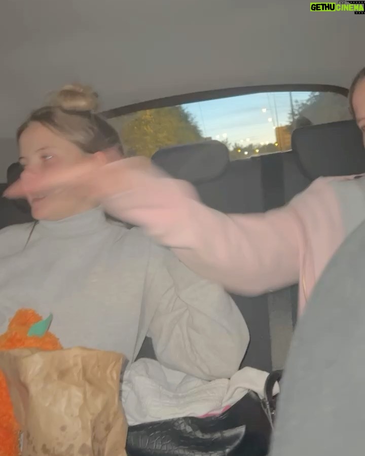 Sandy Ryan Instagram - Video dump. If you wanna be something in life be yourself.❤️🔥