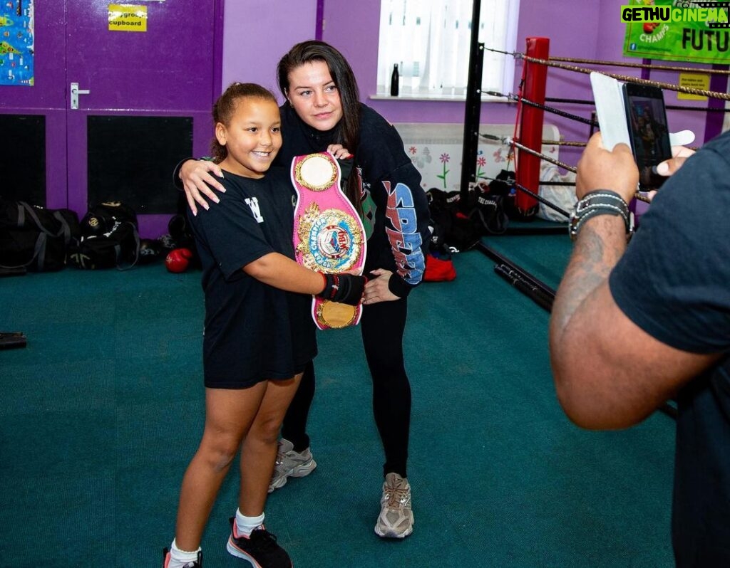 Sandy Ryan Instagram - This is what it’s about for me inspiring the future generation🫶🏼 Derby