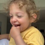 Sanem Bahçekapılı Instagram - Geçen yanlışlıkla 2 yaş krizinin bugını bulmuşuz, ağladığı saçmalığı seslendirmek 👍🏻