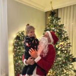Sanem Bahçekapılı Instagram - 18 yaşına kadar her sene yılbaşında o kapıdan Noel Baba girecek Teoşko, biz bu kararı almış bulunduk…