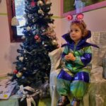 Sanem Bahçekapılı Instagram - Kostümlü yılbaşı partisine evde sadece uzaylı kostümü var diye uzaylı olarak katılan “o çocuk”. (Son fotoda bi şeyleri anlamış galiba ahsjshhs)
