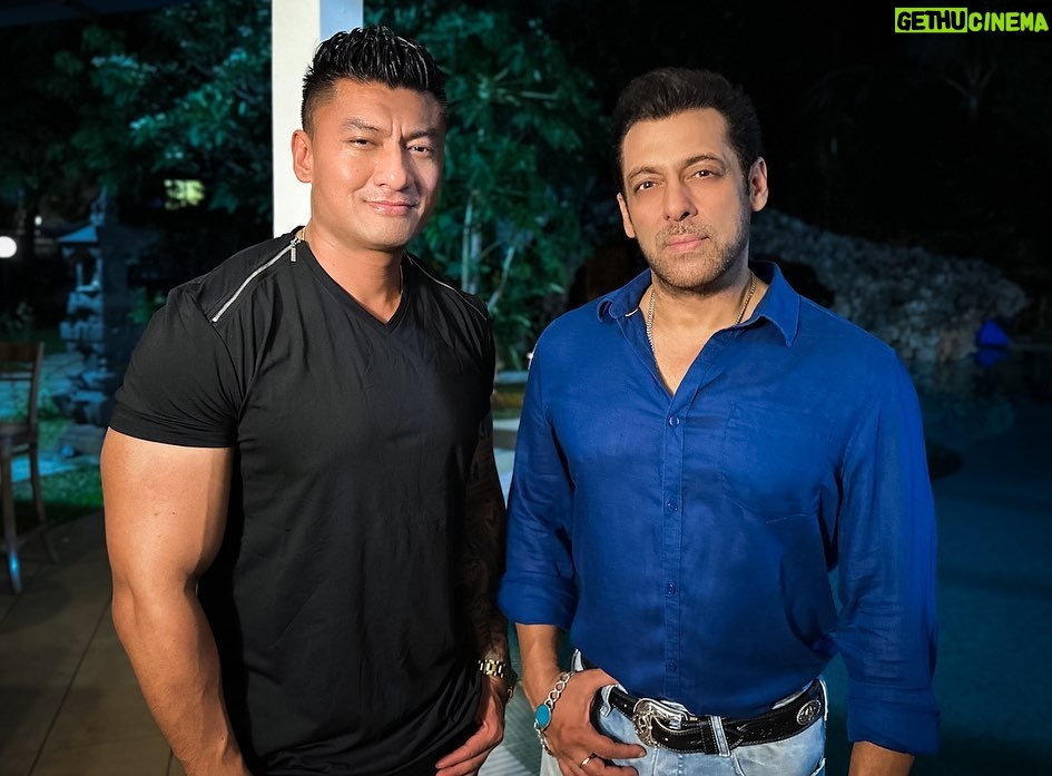 Sangay Tsheltrim Instagram - “Age is just a number.” Now & then. Exactly 4 years. @beingsalmankhan sir , forever grateful. 🙏🏻🙏🏻🙏🏻 #slamankhan #beinghuman #tiger #susperstar #kindsoul