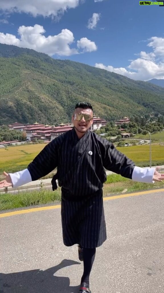 Sangay Tsheltrim Instagram - How can I not do this at home, Bhutan, the land of happiness. Juju Celebrating Jawan in Bhutan. @shilparao @redchilliesent @iamsrk @atlee47 . #jawan #juju Thimphu, Bhutan