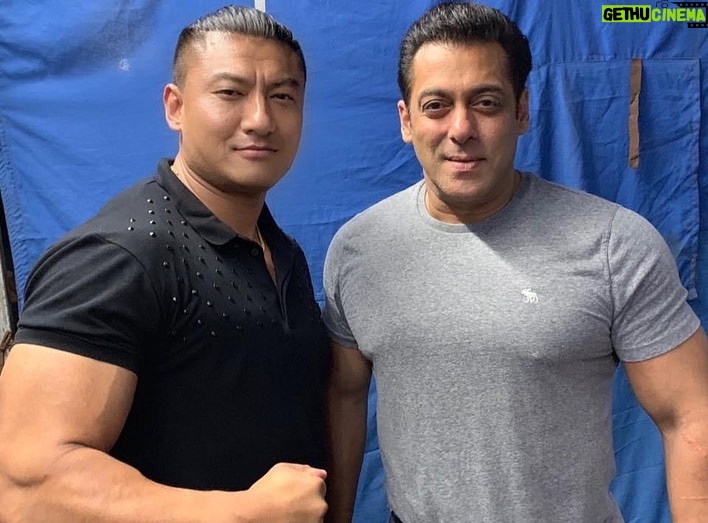 Sangay Tsheltrim Instagram - “Age is just a number.” Now & then. Exactly 4 years. @beingsalmankhan sir , forever grateful. 🙏🏻🙏🏻🙏🏻 #slamankhan #beinghuman #tiger #susperstar #kindsoul