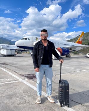 Sangay Tsheltrim Instagram - First things first, I would like to express my heartfelt gratitude to each and every one who has sent me appreciation messages for my performance in Jawan. Your support and encouragement mean the world to me. 

I am also incredibly grateful to all the media houses in India for the write-ups about me and for acknowledging my country. It fills me with immense pride and joy to be able to represent my King , Country and the people of Bhutan in Bollywood, alongside legendary icons like Salman sir and now Shahrukh sir. Their guidance and mentorship have been invaluable to me.

Secondly, I want to extend my deepest thanks to all the people in Bhutan who have watched Lingpoen and showered it with positive feedback and reviews. Your love and appreciation for our film truly humbles me. 

I am thrilled to announce that I will be visiting Perth to celebrate this moment with all of you. It will be an honor to meet you in person and share this joyous occasion. Let's come together on Friday, the 22nd, at Luna Cinema in Leederville, WA, and enjoy the magic of Lingpoen collectively.

Once again, thank you for your unwavering support and love. It motivates me to work harder and strive for excellence in my craft.
🙏🏻❤️🇧🇹
#jawan #srk #lingpoen #singye #champion #soldier
