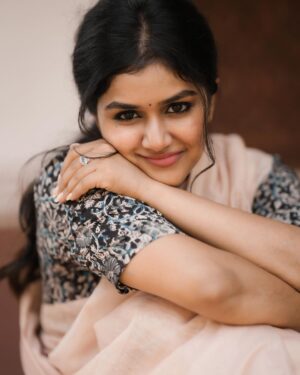Sanjana Anand Instagram - 🎶

.
.
Pc : @umesh__photography___ 
Wearing: @laxmikrishnaofficial