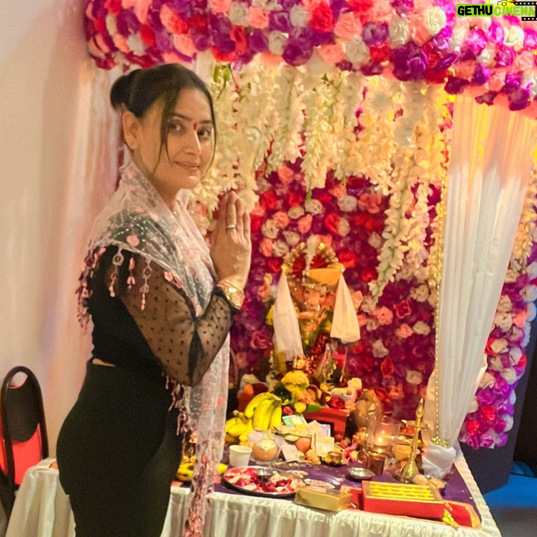 Sapna Sikarwar Instagram - 🙏🙏🙏🙏#ganpatibappamorya 🙏🙏🙏🙏