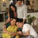 Sapna Sikarwar Instagram – #shootingmode#faimlyphoto#mayicomeinmadam💖💖