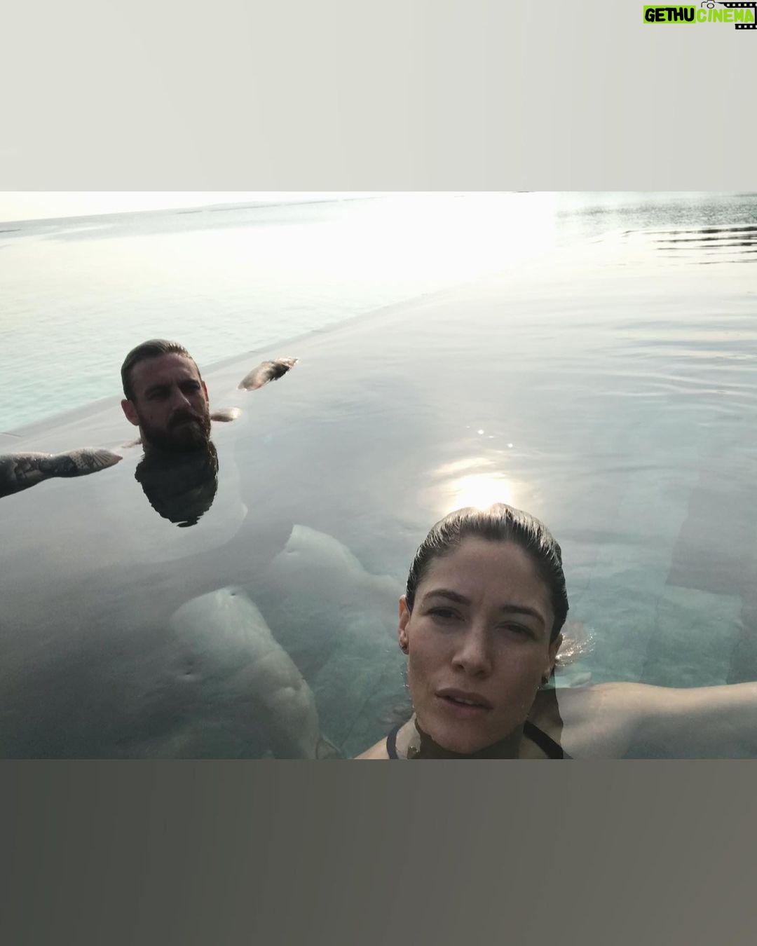 Sarah Felberbaum - 70.4K Likes - Così. Per il resto della nostra vita.
Auguri amore mio. Ti amo follemente.
#mytoyboyhasbecomeaman #youngerhusbandkeepingmeyoung #13yearsandcounting