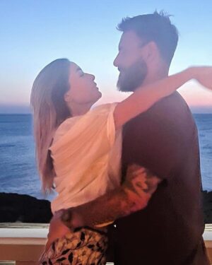Sarah Felberbaum Instagram - Così. Per il resto della nostra vita. 

Auguri amore mio. Ti amo follemente. 

#mytoyboyhasbecomeaman #youngerhusbandkeepingmeyoung #13yearsandcounting