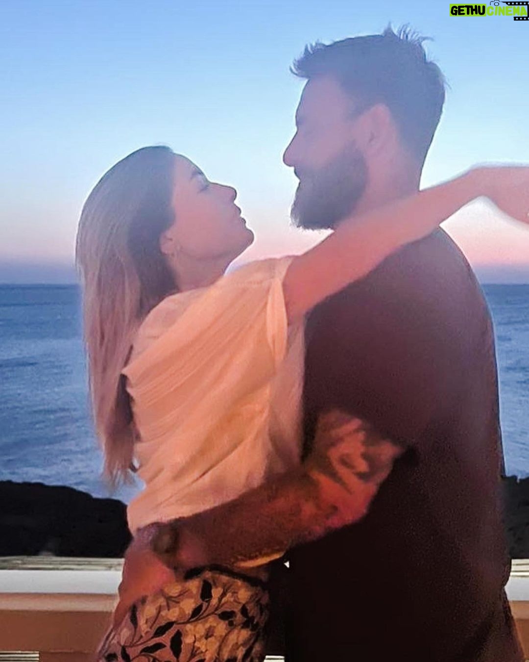 Sarah Felberbaum - 70.4K Likes - Così. Per il resto della nostra vita.
Auguri amore mio. Ti amo follemente.
#mytoyboyhasbecomeaman #youngerhusbandkeepingmeyoung #13yearsandcounting