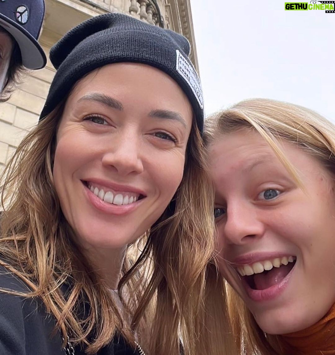 Sarah Felberbaum - 30.3K Likes - You and Me throughout the years, around the world, together. More than friends, more than we could have imagined. A love that belongs to you&me and no one else.
Auguri piccoletta mia. Grazie della fiducia che mi hai dato negli anni, dell’amore folle che mi dimostri e che mi fa sentire speciale e mi ha reso una persona migliore.
Non vedo l’ora di vedere come continuerà questa fantastica avventura.
#gaia18 #buddies #tiamo
@gaiaaderossi ❤️