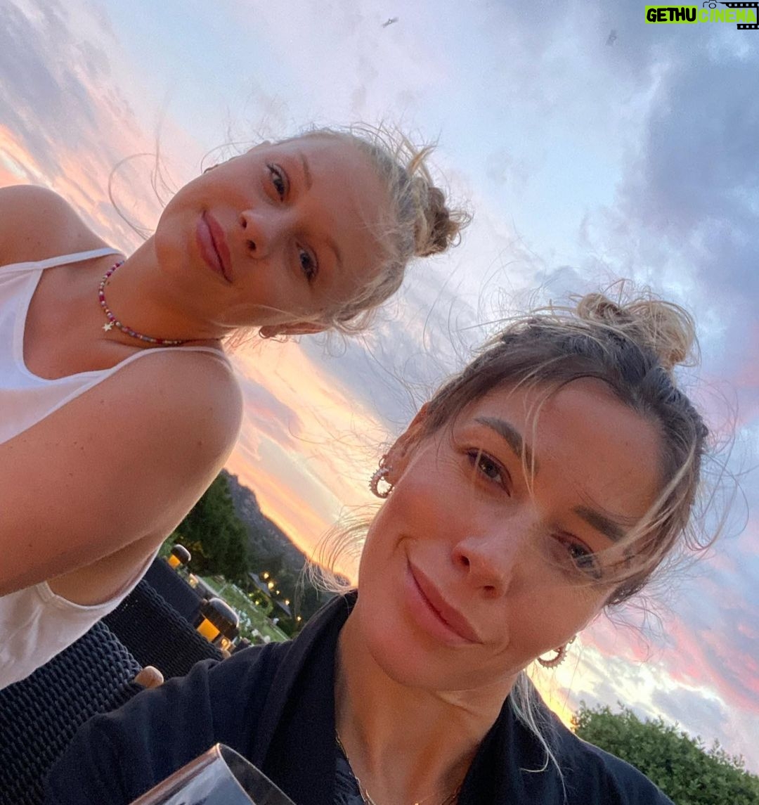 Sarah Felberbaum - 30.3K Likes - You and Me throughout the years, around the world, together. More than friends, more than we could have imagined. A love that belongs to you&me and no one else.
Auguri piccoletta mia. Grazie della fiducia che mi hai dato negli anni, dell’amore folle che mi dimostri e che mi fa sentire speciale e mi ha reso una persona migliore.
Non vedo l’ora di vedere come continuerà questa fantastica avventura.
#gaia18 #buddies #tiamo
@gaiaaderossi ❤️