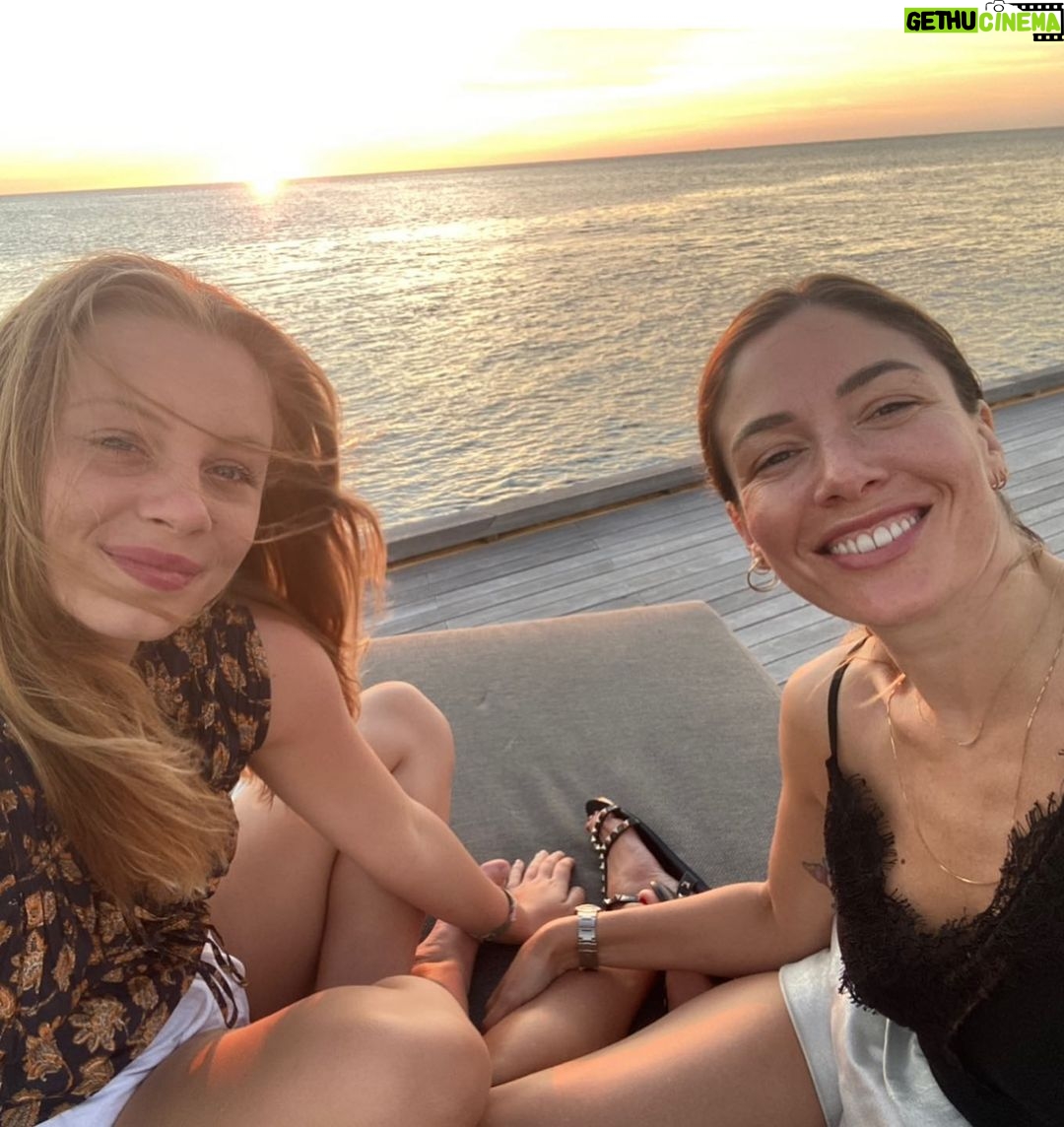 Sarah Felberbaum - 30.3K Likes - You and Me throughout the years, around the world, together. More than friends, more than we could have imagined. A love that belongs to you&me and no one else.
Auguri piccoletta mia. Grazie della fiducia che mi hai dato negli anni, dell’amore folle che mi dimostri e che mi fa sentire speciale e mi ha reso una persona migliore.
Non vedo l’ora di vedere come continuerà questa fantastica avventura.
#gaia18 #buddies #tiamo
@gaiaaderossi ❤️