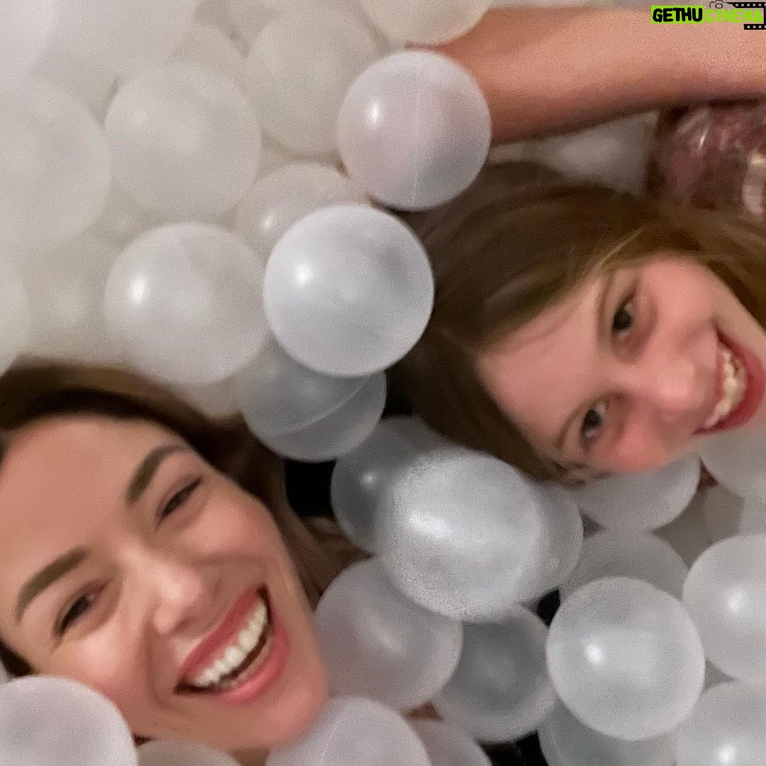 Sarah Felberbaum - 13.5K Likes - Tu che sei la mia parte migliore.
Tu che sei bella e simpatica e tanto intelligente.
Tu che non ti prendi mai sul serio.
Tu che ti preoccupi sempre se mi vedi seria o pensierosa e mi chiedi se sto bene.
Tu che mi hai regalato l’amore.
Auguri vita mia.
#oliviaturnsnine